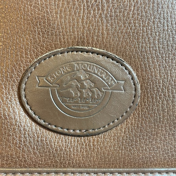 Stone Mountain brown leather flap crossbody bag - Picture 3 of 12